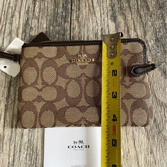 New Coach Signature CC Zip Wristlet Khaki Brown F54627 - Picture 8 of 9
